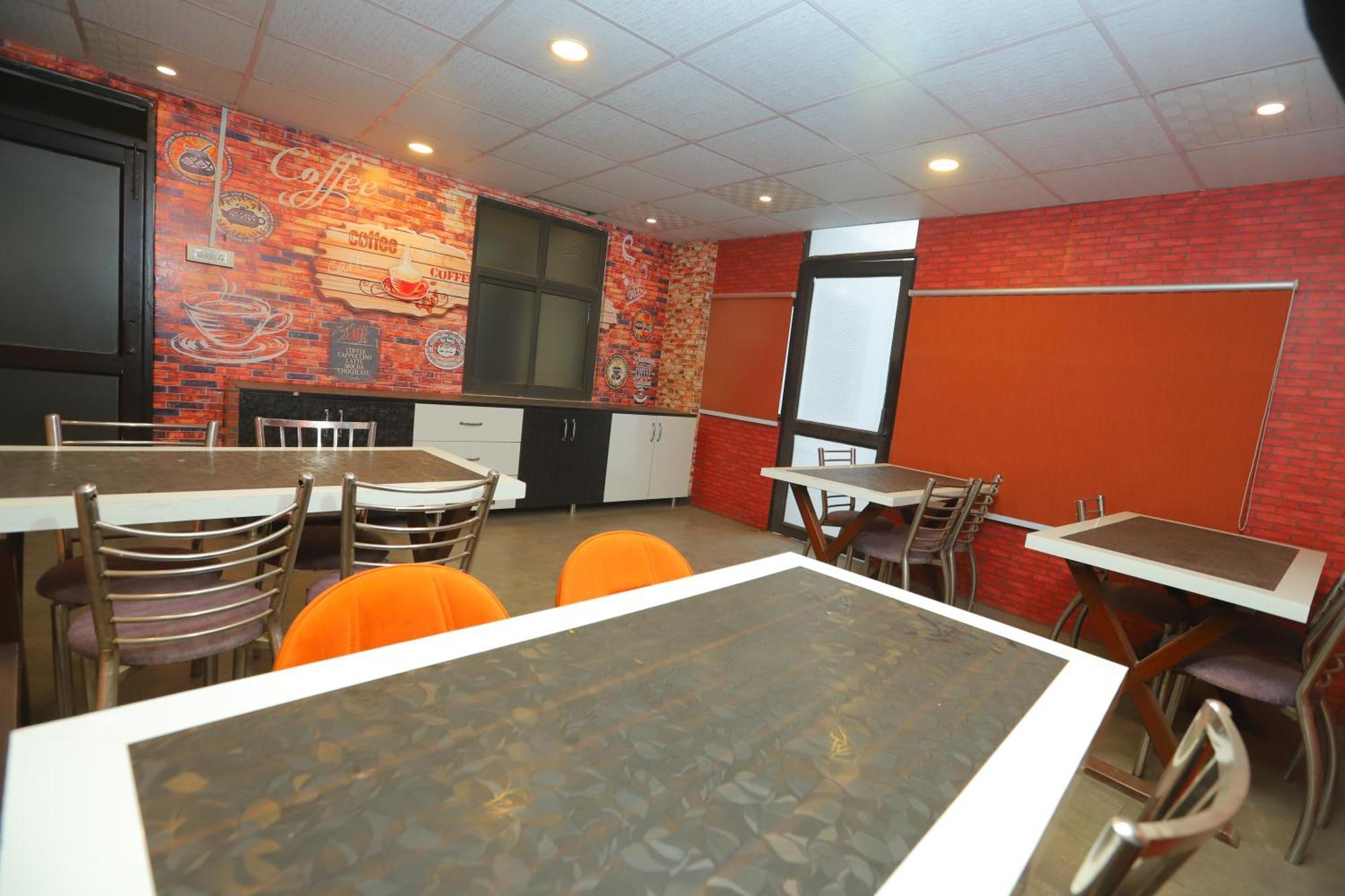 Hotel Almora Inn - Near By Delhi International Airport - With Free Airport Pickup And Drop Nueva Delhi Exterior foto