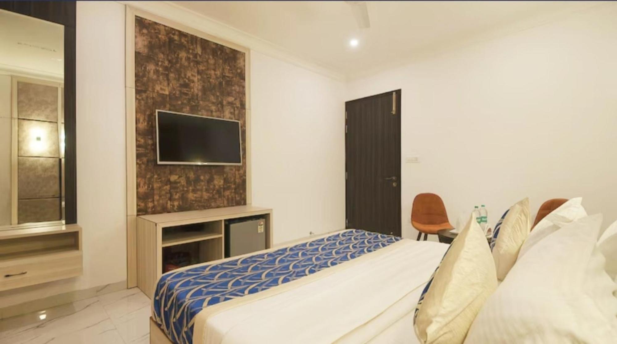 Hotel Almora Inn - Near By Delhi International Airport - With Free Airport Pickup And Drop Nueva Delhi Exterior foto