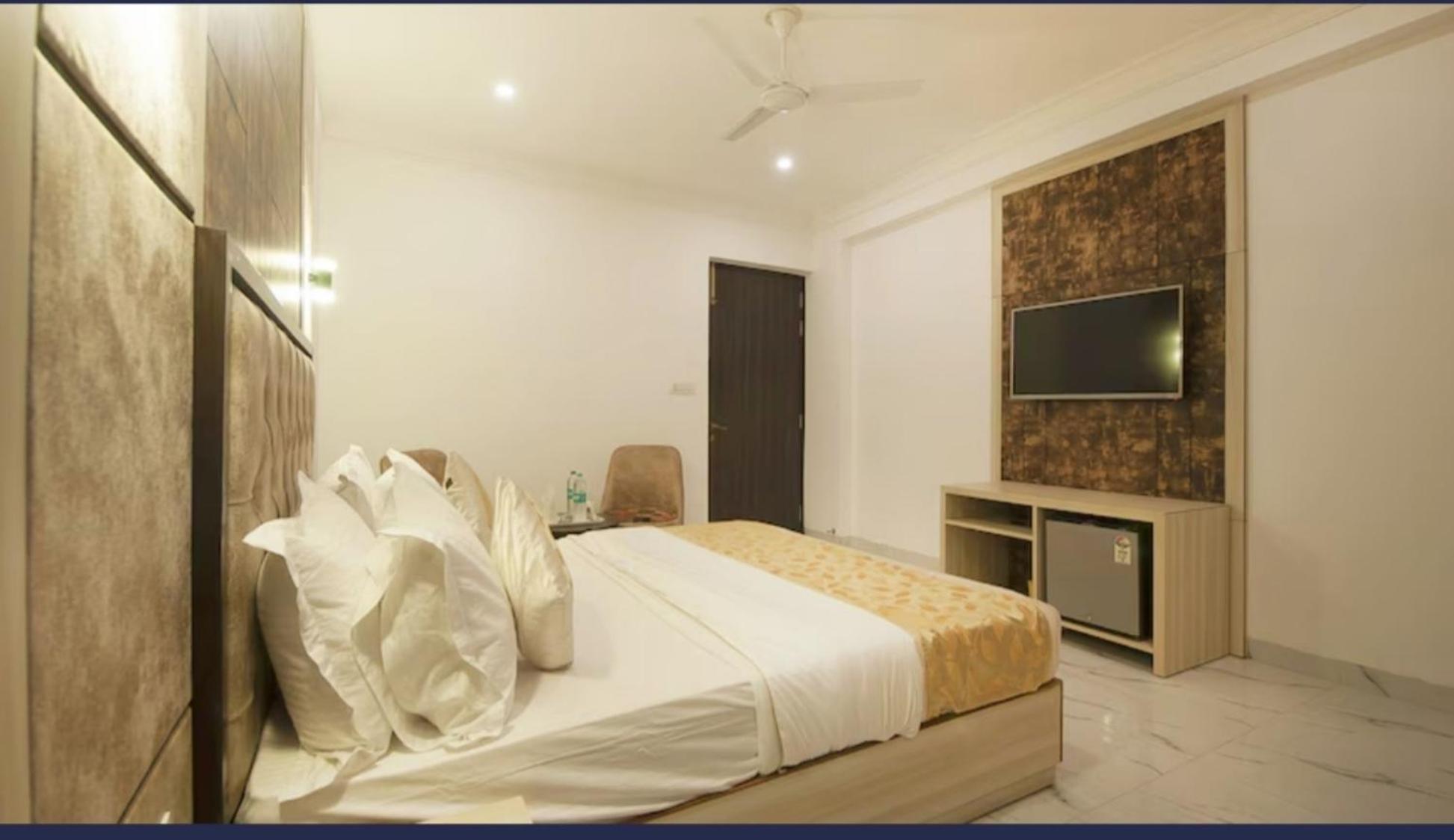 Hotel Almora Inn - Near By Delhi International Airport - With Free Airport Pickup And Drop Nueva Delhi Exterior foto
