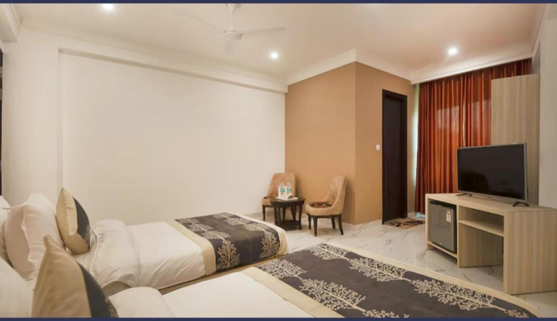 Hotel Almora Inn - Near By Delhi International Airport - With Free Airport Pickup And Drop Nueva Delhi Exterior foto