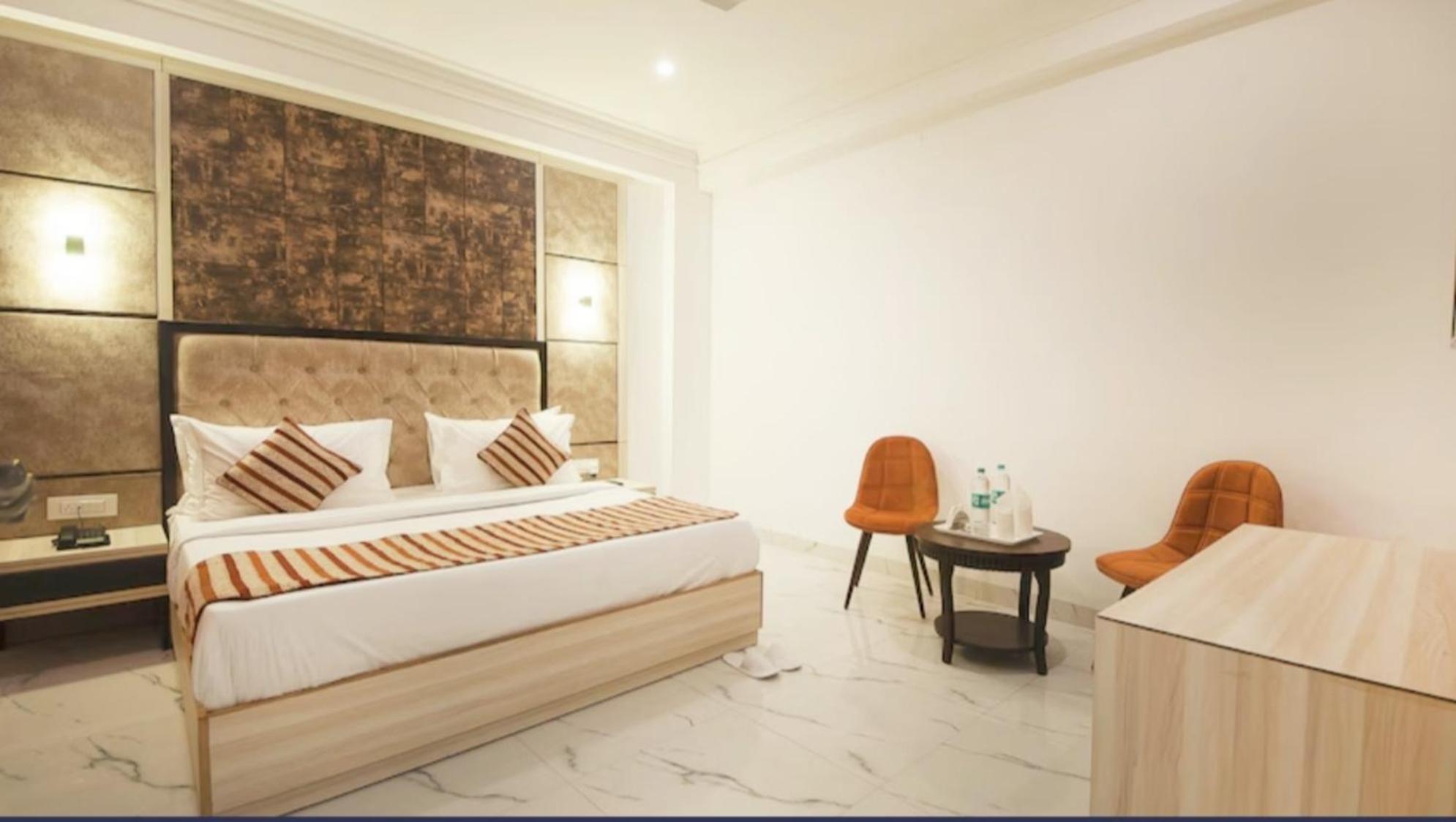 Hotel Almora Inn - Near By Delhi International Airport - With Free Airport Pickup And Drop Nueva Delhi Exterior foto