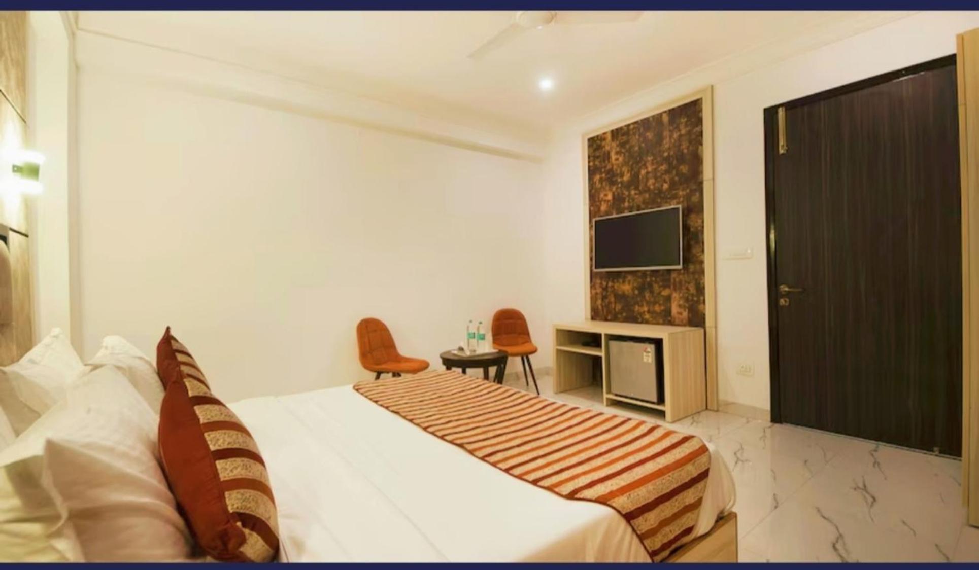 Hotel Almora Inn - Near By Delhi International Airport - With Free Airport Pickup And Drop Nueva Delhi Exterior foto
