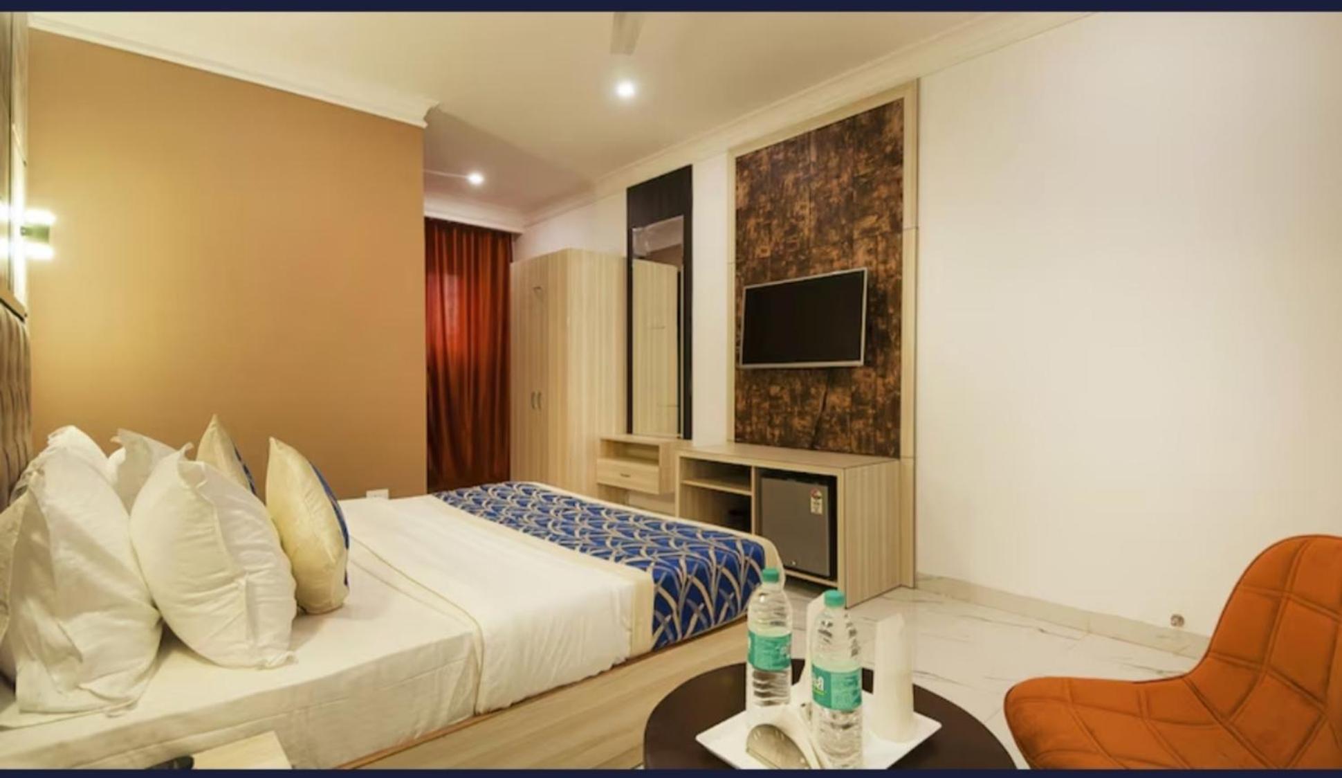 Hotel Almora Inn - Near By Delhi International Airport - With Free Airport Pickup And Drop Nueva Delhi Exterior foto
