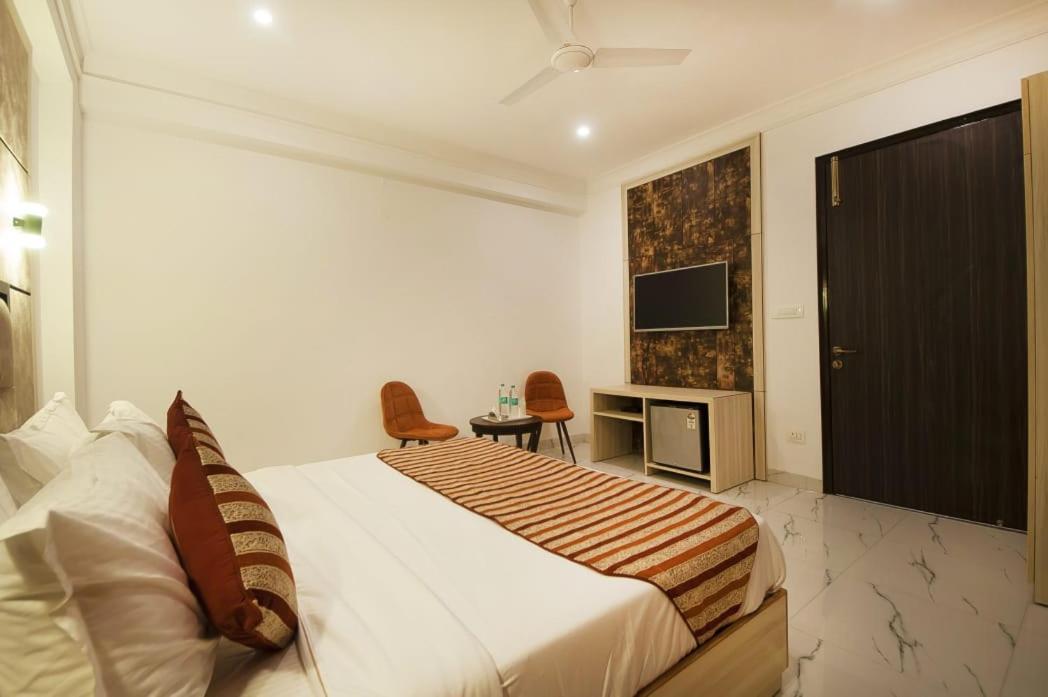 Hotel Almora Inn - Near By Delhi International Airport - With Free Airport Pickup And Drop Nueva Delhi Exterior foto