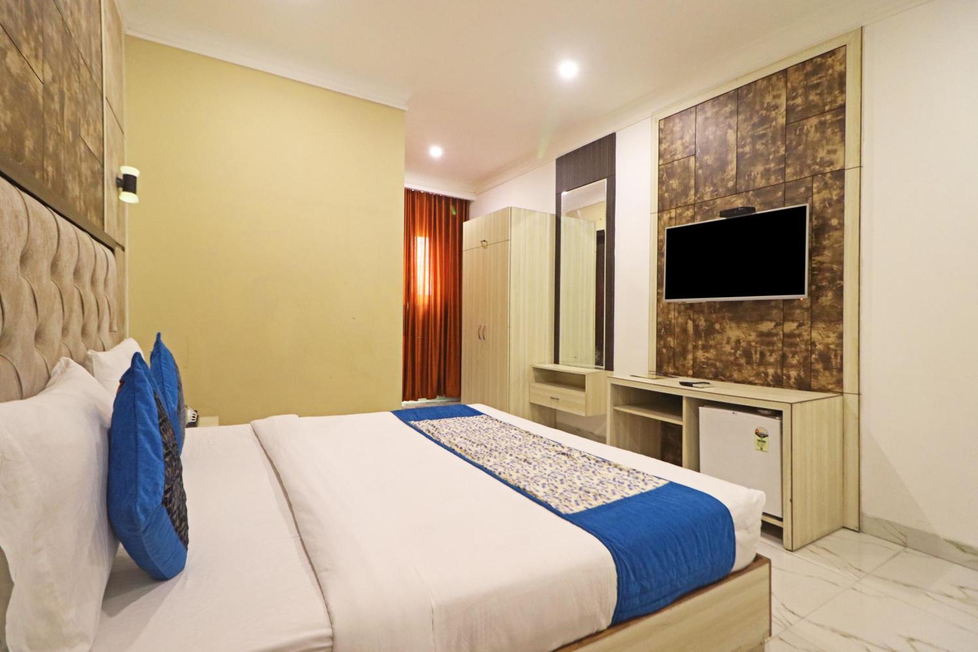 Hotel Almora Inn - Near By Delhi International Airport - With Free Airport Pickup And Drop Nueva Delhi Exterior foto