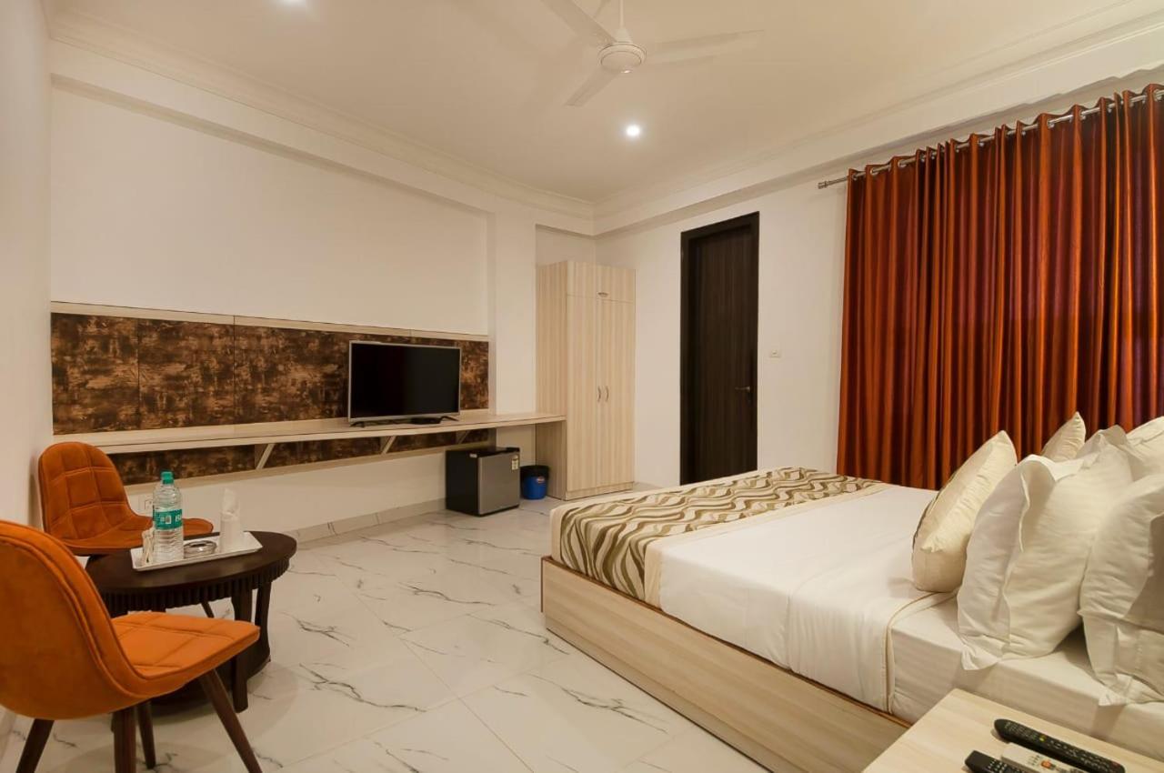 Hotel Almora Inn - Near By Delhi International Airport - With Free Airport Pickup And Drop Nueva Delhi Exterior foto