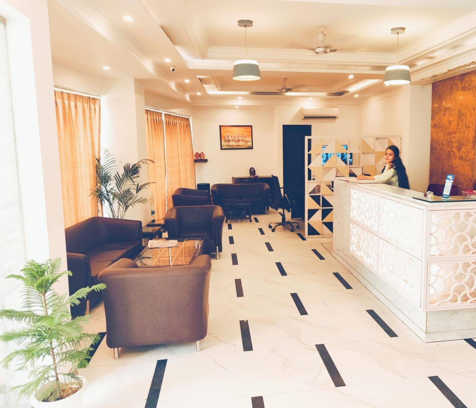Hotel Almora Inn - Near By Delhi International Airport - With Free Airport Pickup And Drop Nueva Delhi Exterior foto