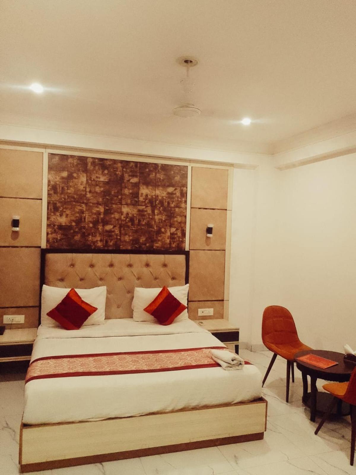 Hotel Almora Inn - Near By Delhi International Airport - With Free Airport Pickup And Drop Nueva Delhi Exterior foto